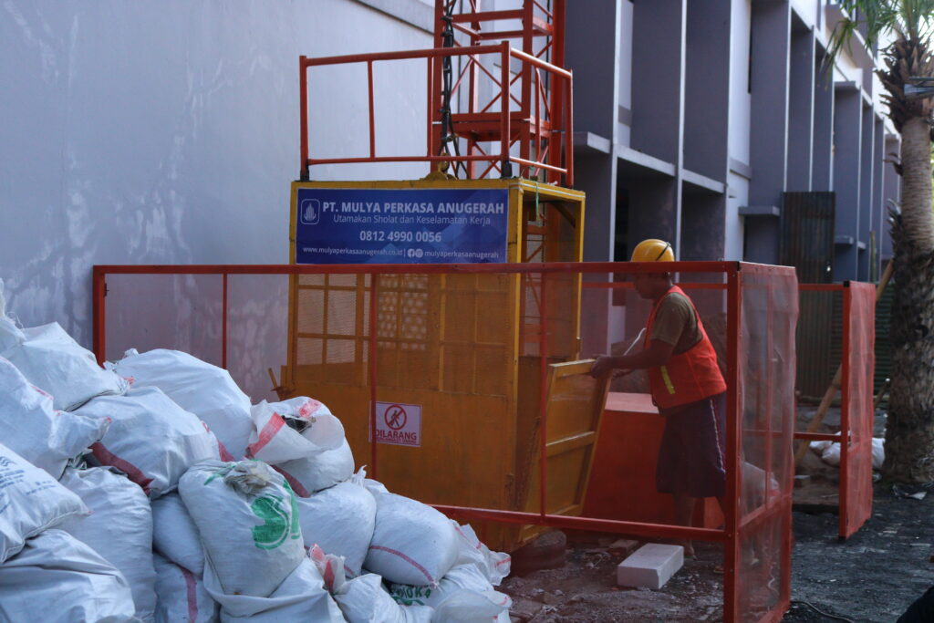 Sewa Lift Barang