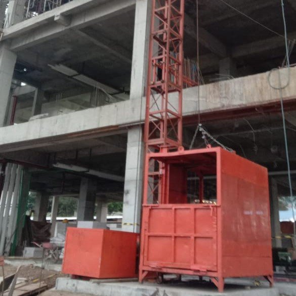Sewa lift barang Jakarta Barat 1-5 ton CV Mulya Perkasa untuk proyek konstruksi