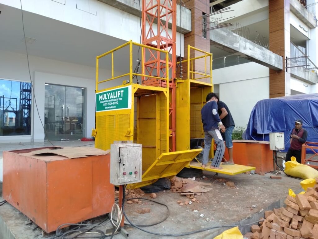 Sewa Lift Barang Semarang